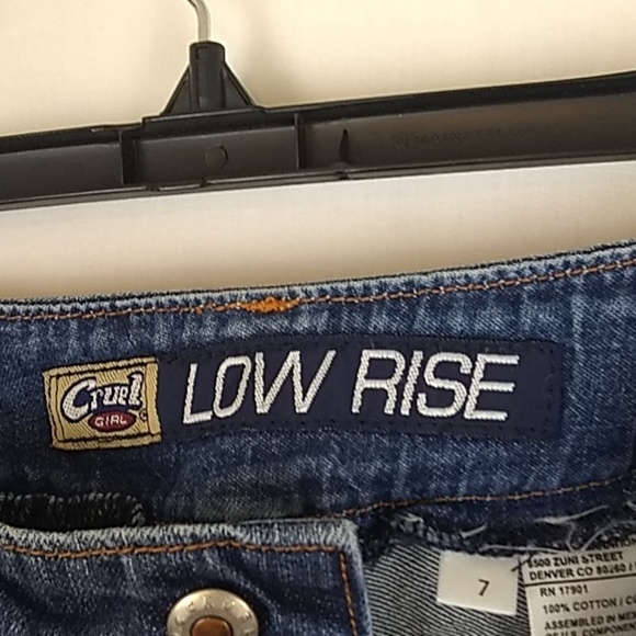 Cruel Girl Low Rise cropped jeans. Size 7 - Picture 5 of 7